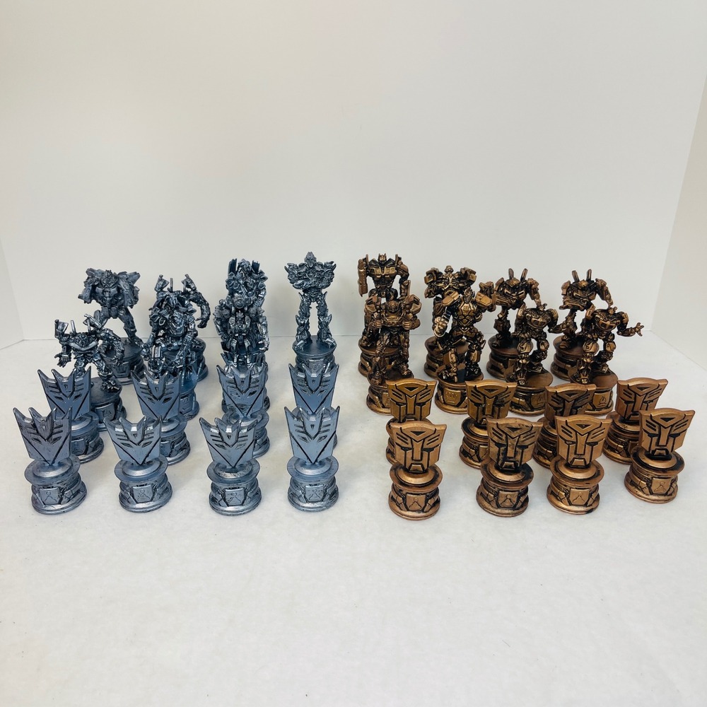 Transformers Revenge of the Fallen Chess Set Pieces Autobots vs Decepticons 32pc